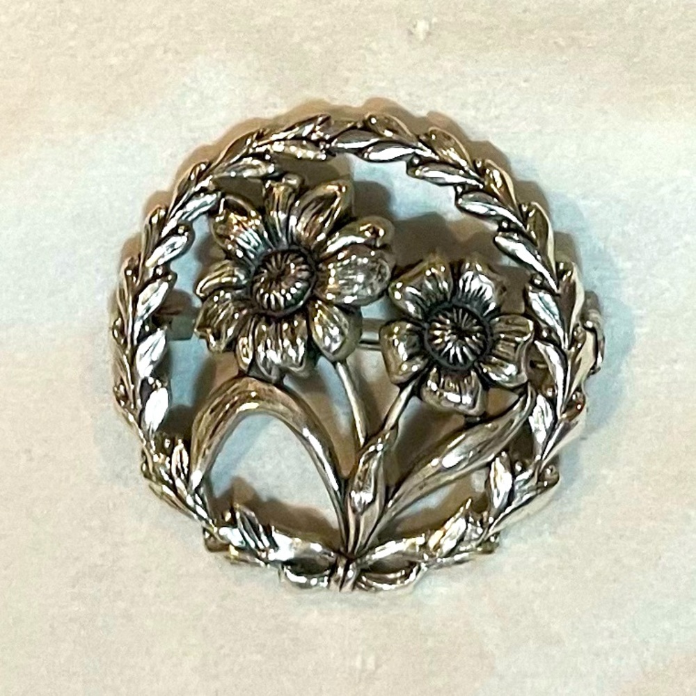 Vintage 1930s Sterling Silver Brooch Laurel Wreath Daisy Flowers